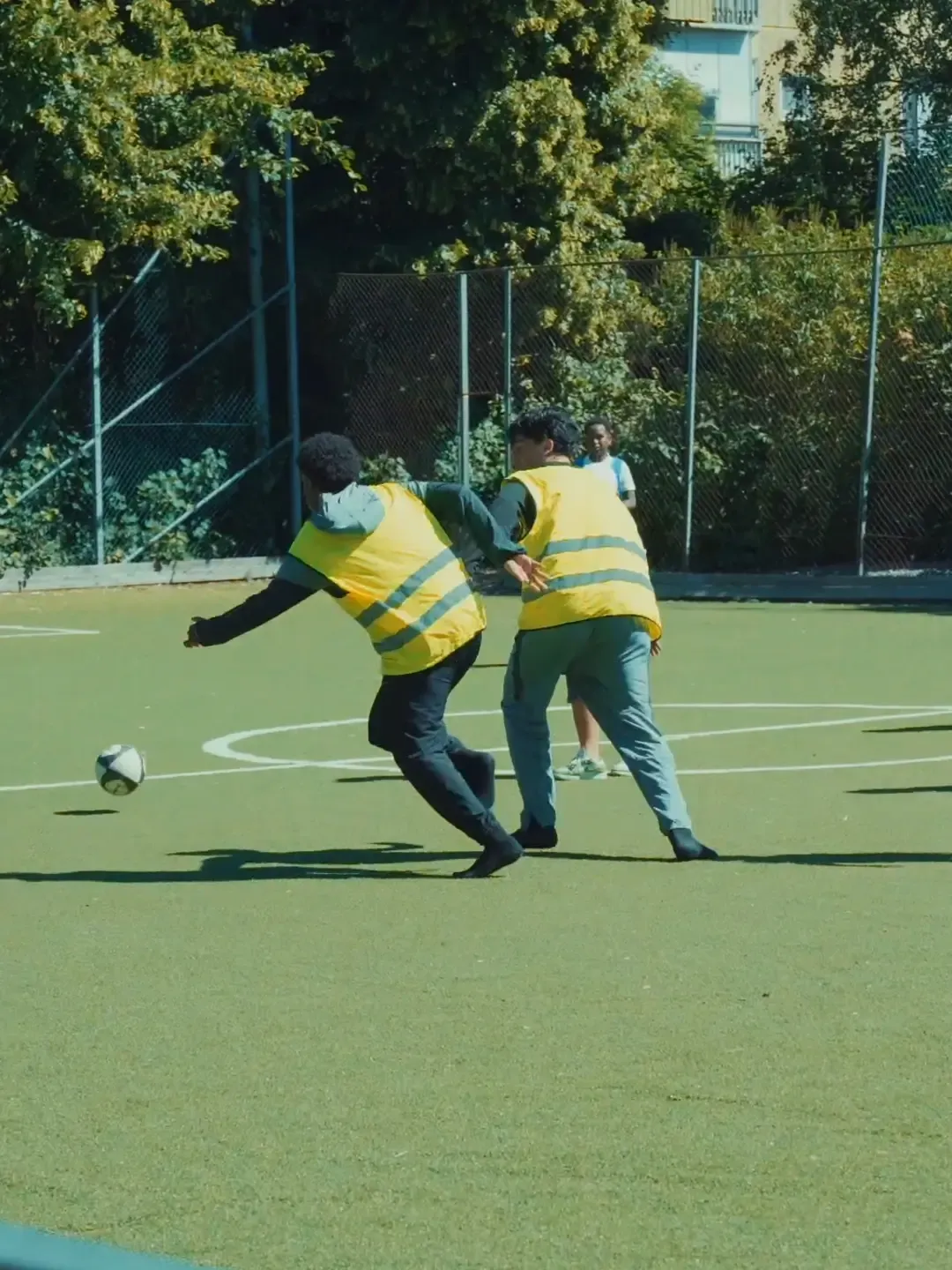 Bild på barn som spelar fotboll, Nobis Initiative